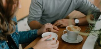 Two coffee mugs representing a low-pressure first conversation