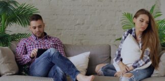 Couple sitting apart while dealing with jealousy and emotional tension