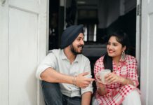 Couple asking each other questions during a relaxed conversation