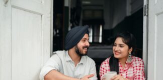 Couple asking each other questions during a relaxed conversation