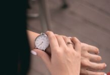When Your Couples Therapist Is Late: What to Ask About Lost Session Time Woman checking the time on her wristwatch